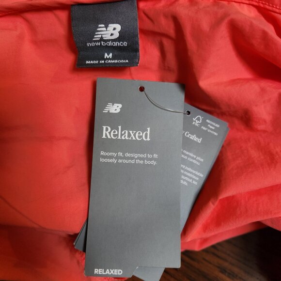 NEW BALANCE Women's Nylon Hooded Long Windbreaker - Sz M - NWT NEW - Picture 6 of 7
